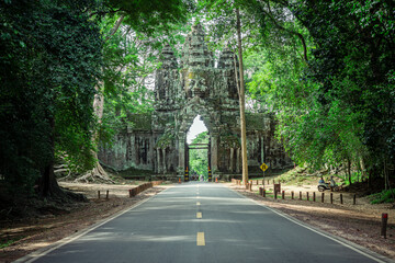 Fototapeta premium amazing view of angkor thom entrance, cambodia