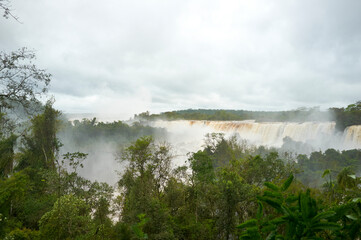 Cataratas de Iguazú día nublado, Misiones, Argentina 