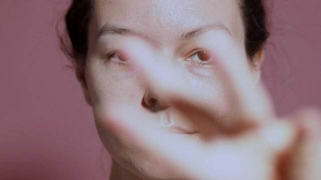 countdown on the fingers, the command to start. young woman shows three, two and one fingers consecutively, close-up portrait, defocusing at the end