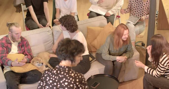 Preparing a group of students for a lecture They can formulate questions based on previously studied material for more active participation in the lecture.