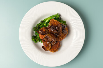 Pork chops with broccoli