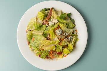 Salad with blue cheese and chicken