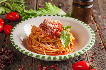 spaghetti with tomato sauce