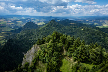 Mountain landscape viewed from Trzy Korony mountain in Pieniny, Poland.  © Kati Lenart
