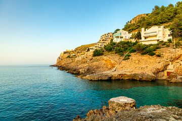 Urlaubsstimmung in der Bucht von Cala Sant Vicenç auf der wunderschönen Balearen Insel Mallorca -...
