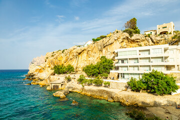 Urlaubsstimmung in der Bucht von Cala Sant Vicenç auf der wunderschönen Balearen Insel Mallorca -...