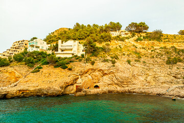 Urlaubsstimmung in der Bucht von Cala Sant Vicenç auf der wunderschönen Balearen Insel Mallorca -...