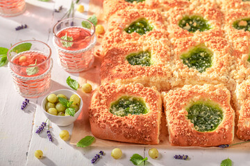 Tasty gooseberry yeast cake served with red lemonade.