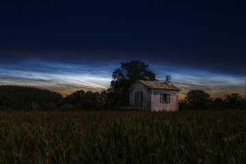 Abandoned House in a Cornfield under the nocticulent clouds - Skyes with comet Neowise - 634346843