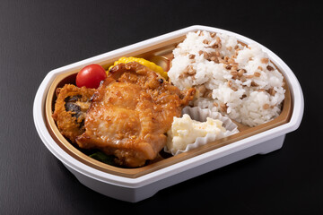 鶏もも肉の金山寺味噌焼き弁当