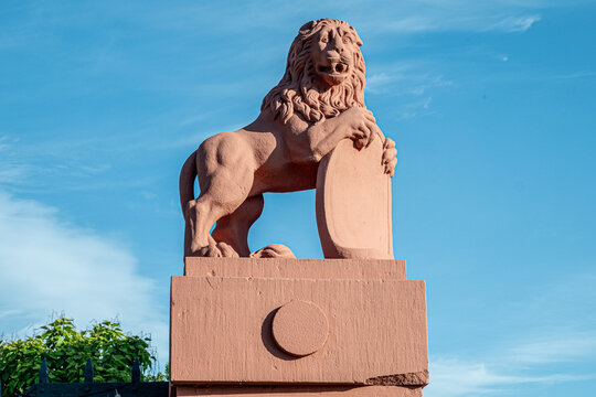 lion made of sandstone, the symbol for Hesse