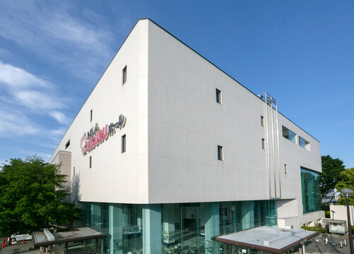 たましんRISURUホール・立川市民会館（東京都立川市錦町）