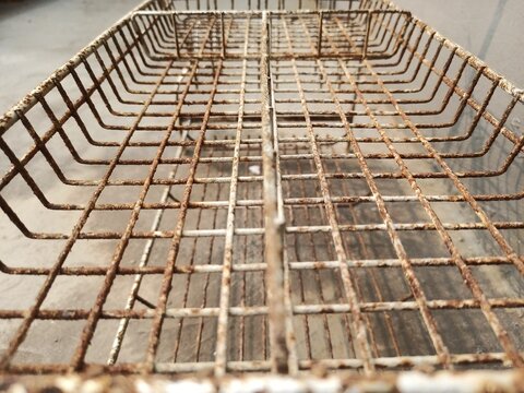 Rusty dish rack. Junk plate rack.