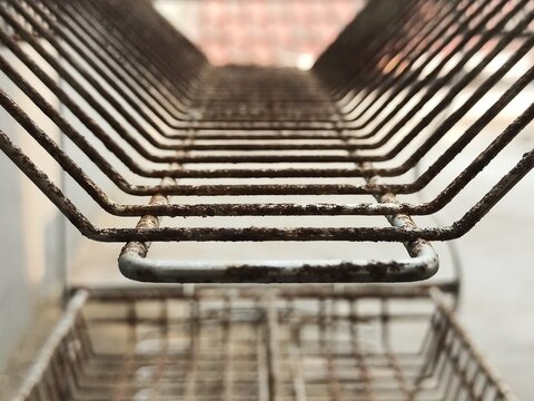 Rusty dish rack. Junk plate rack.