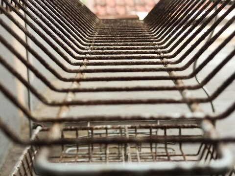 Rusty dish rack. Junk plate rack.