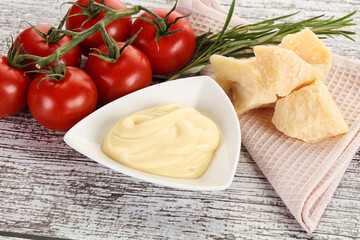 Cheese sauce in the bowl