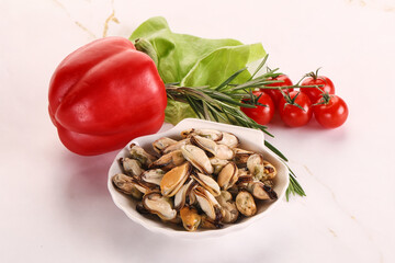 Marinated mussels in the bowl