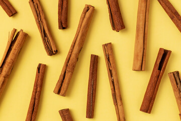Dried bark strips of Ceylon cinnamon (Cinnamomum verum) and Indonesian cinnamon (C. burmanni).