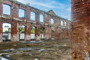 Fototapeten Ruined building of the Gebouw 1790 building, a food warehouse of Fort Zeelandia, Paramaribo, Suriname, South America © jeeweevh