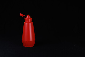 Obraz premium Red container ideal for containing any type of sauces. Specifically, the red color would contain ketchup. Without tags. Ideal to place a label of your product