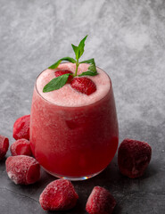 Jugo de fresas y menta