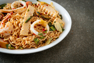 Instant noodle spicy salad with mixed meats