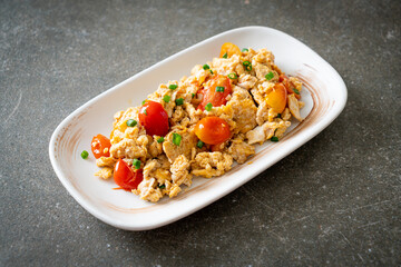 stir-fried tomatoes with egg on plate