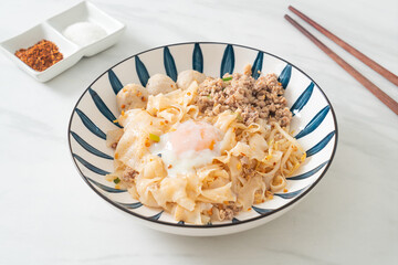 dried spicy noodles with minced pork, meatballs and egg