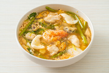 Sukiyaki soup with seafood bowl