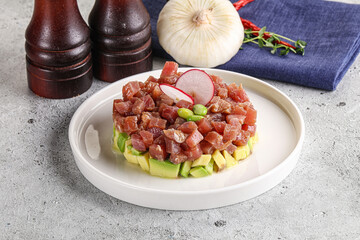 Tuna tartar with avocado and sauce
