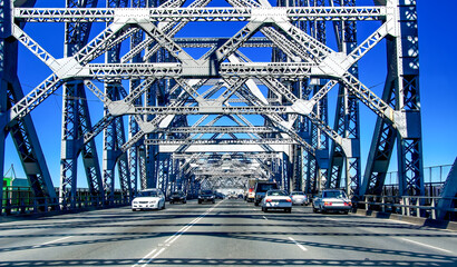 Car traffic on Story Bridge in Brisbane, Queensland, Australia - obrazy, fototapety, plakaty