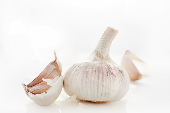 Close-up of bulb and cloves of garlic on a table