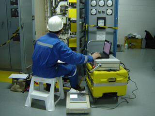 Preventive maintenance: Protection relay and metering testing by the electrical engineer © Tinglee