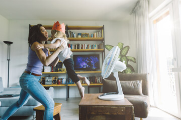 Mom, daughter dance, fan's coolness, fun fan
