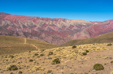 Fototapeta premium HORNACAL SERRANIA. HILL OF FOURTEEN COLORS IN HUMAHUACA. PROVINCE OF JUJUY, ARGENTINA.