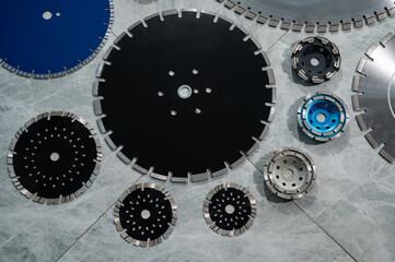 Diamond disks and bowls of different sizes and shapes lie on the table.