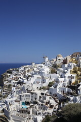 Fototapeta na wymiar Many white houses in a cliff in Oia, Santorini, Greek Islands