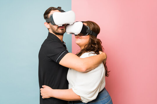 Virtual couple with VR glasses using technology for a date