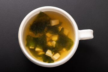 豆腐とワカメの中華スープ