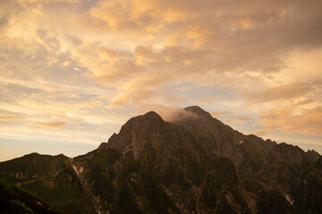剱澤テント場から見る夕暮れの剱岳