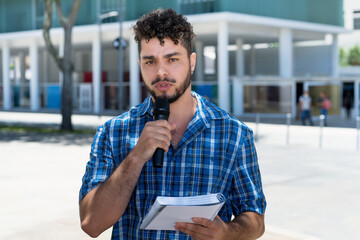 Live broadcast of caucasian male tv journalist outdoor in city