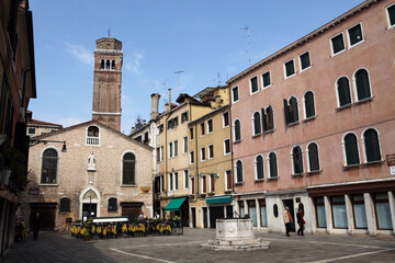 Obraz premium Church front, square and traditional venetian appartment buildings - Venice - Italy