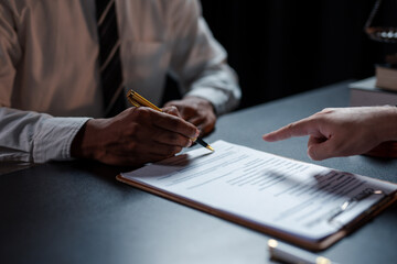 Legal execution department makes an appointment with the customer to sign a mediation agreement to pay the debt. Lawyer discuss the contract document. Treaty of the law. Sign a contract business.