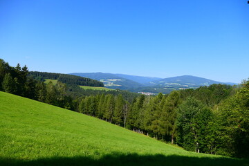 Fototapeta na wymiar blauer Himmel über die bucklige Welt, Niederösterreich 