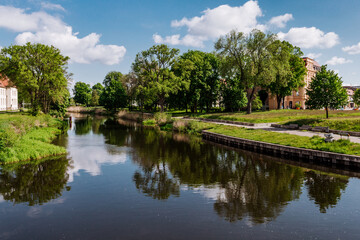 Fototapeta na wymiar der spiegelnde Oder-Havel-Kanal