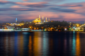 Fototapeta na wymiar Beautiful view of gorgeous historical Suleymaniye Mosque