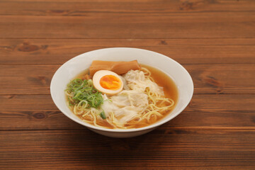ワンタン麺