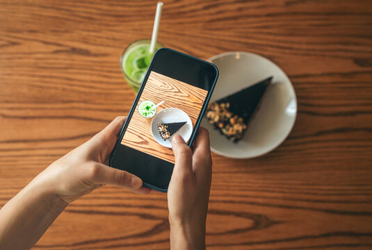 Smartphone take shot chocolate cake and iced green lemonade photo.