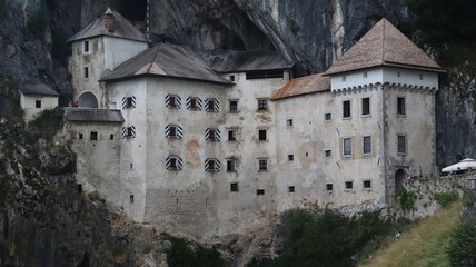 Fototapeta na wymiar photo Predjama castle, Predjamski grad Slovenia europe