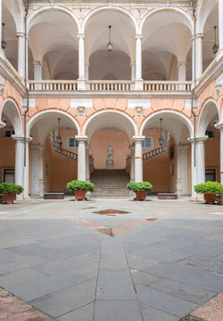 G&ecirc;nes, Italie - 25 juillet 2023 : Int&eacute;rieur du Palazzo Doria Tursi, via Garibaldi de G&ecirc;nes. 
